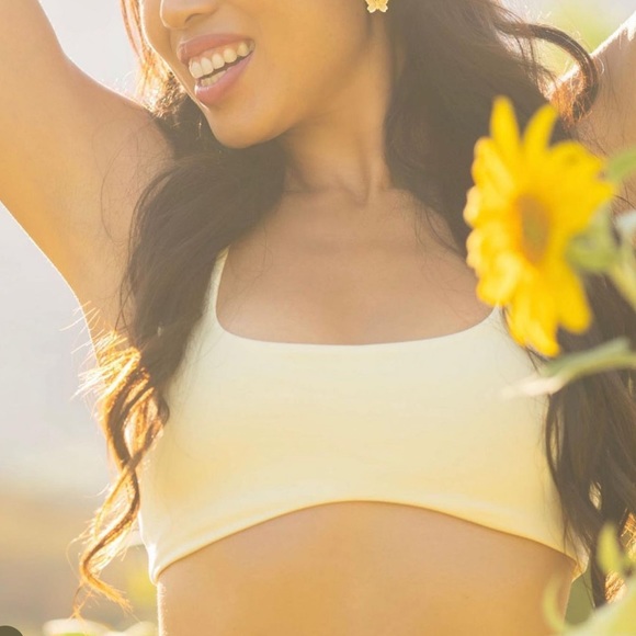 POPFLEX Active Yellow Swan bra - NEEDS LOVE 😂 color damaged - Picture 2 of 7